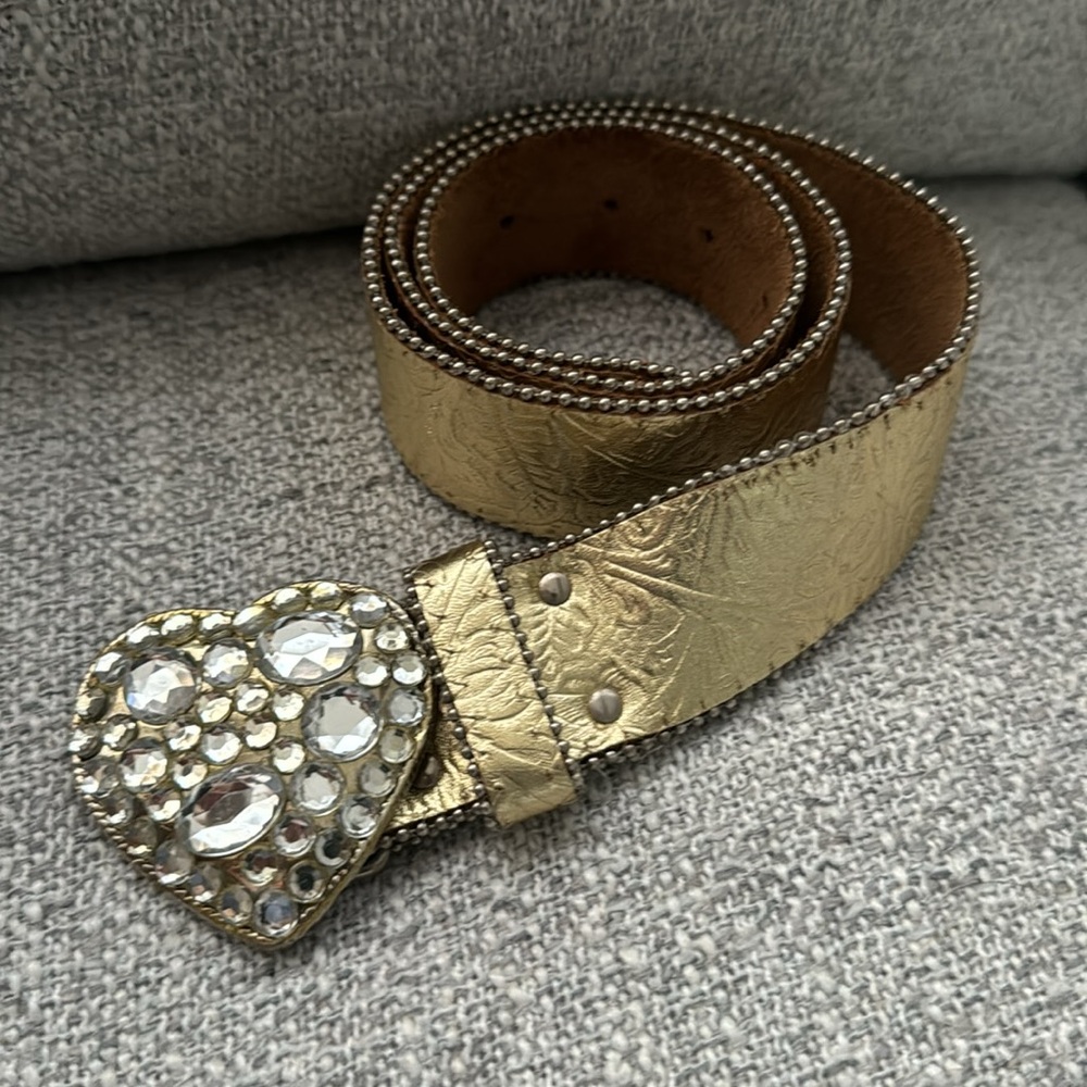 Metallic Gold belt with a heart shaped crystal buckle size M